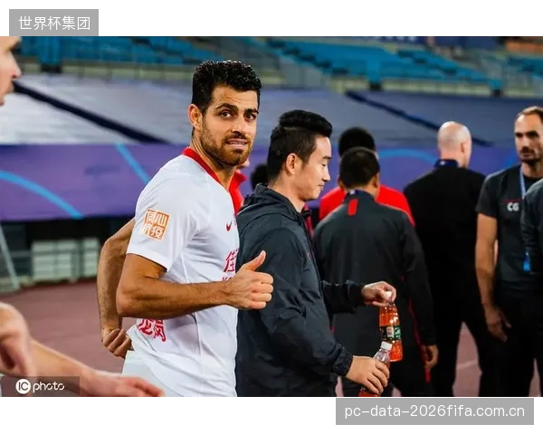 尤尼尼奥·巴库纳的定位球脚法精确,将是库拉索在阵地战中创造得分机会的重要武器。 尤尼尼奥·巴库纳的定位球脚法精确,将是库拉索在阵地战中创造得分机会的重要武器。